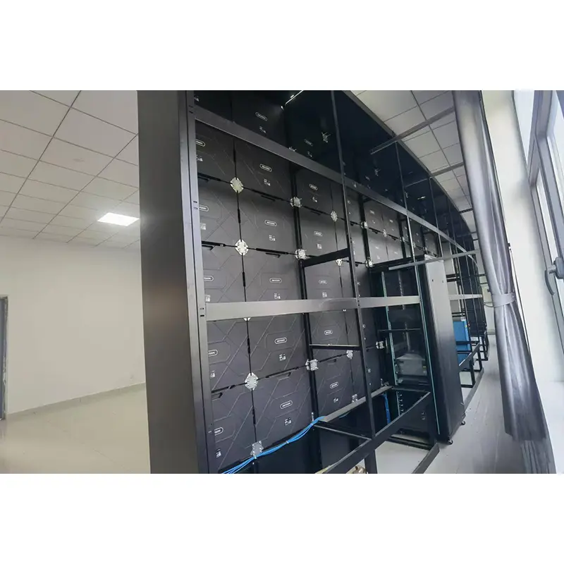 Przenośna szafka z zakrzywionym ekranem LED